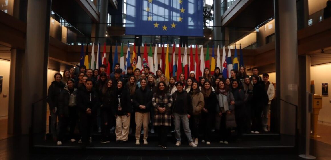 Spanische Austauschschüler besuchen Straßburg