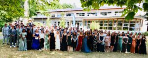 Gruppenbild vor der Halle