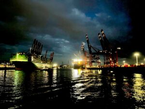 Hamburger Hafen bei Nacht